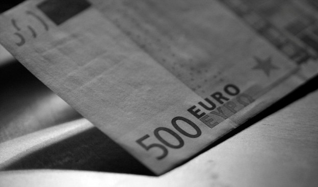 The euro falls as Cyprus mulls bailout